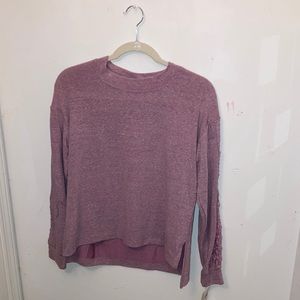 A rewind crochet sleeve pullover sweatshirt